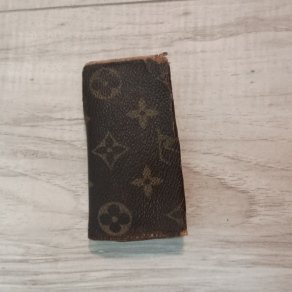 LOUIS VUITTON Key Case Monogram - Picture 2 of 12